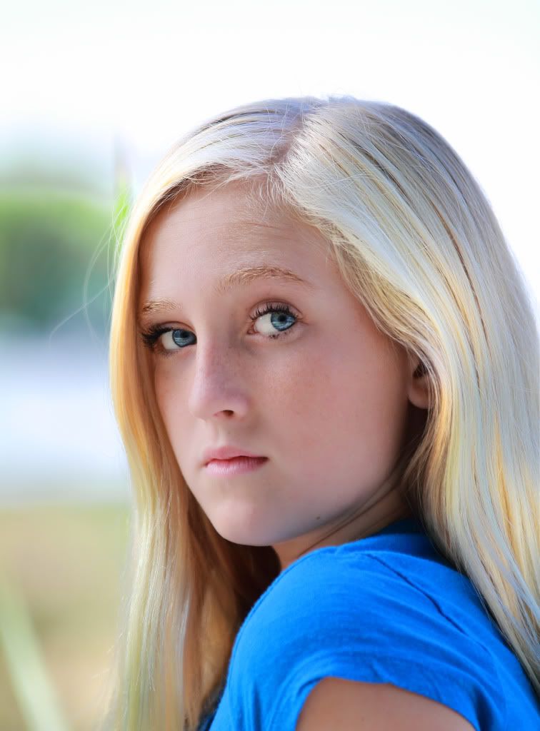 IMAGE: http://i1103.photobucket.com/albums/g463/Roc34ky/LexieVanBridge.jpg