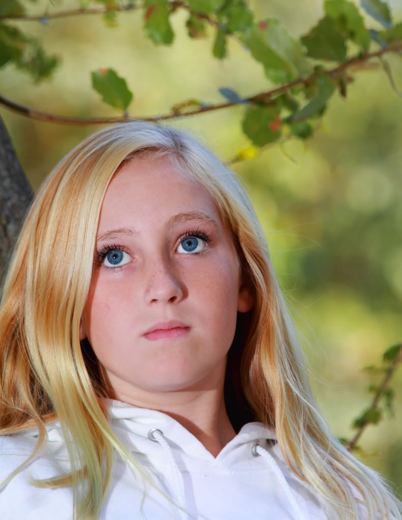 IMAGE: http://i1103.photobucket.com/albums/g463/Roc34ky/LexieVanTree.jpg