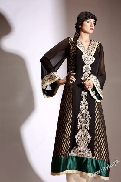 Fashion 2011 Women Pakistan on Latest Embroidered Collection For Women 2011 12