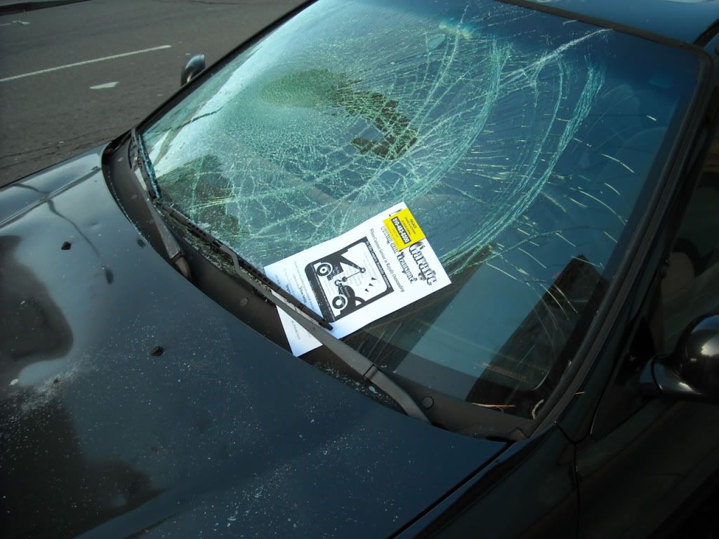 Car_with_Broken_Windshield.jpg