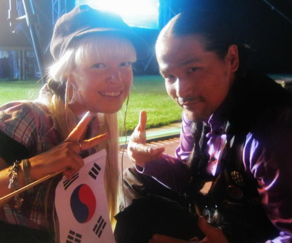 ...and me with Choi Junho!! (one of Poppin' Hyun Joon's awesome dancers for those of you who dont know...I always thought he was huge after seeing him on Immortal Songs and Dream Team....but heck! He's HUGE! lol....=D