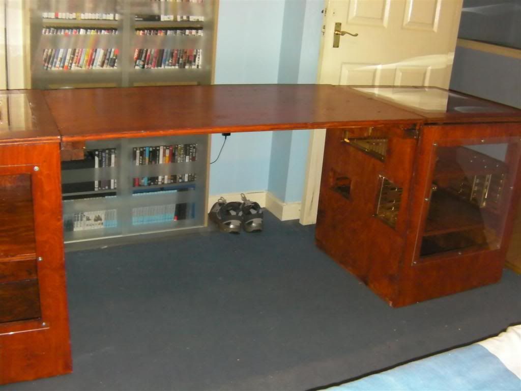 Desk043.jpg