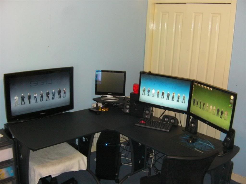 MyDeskLarge_zps895fc67f.jpg