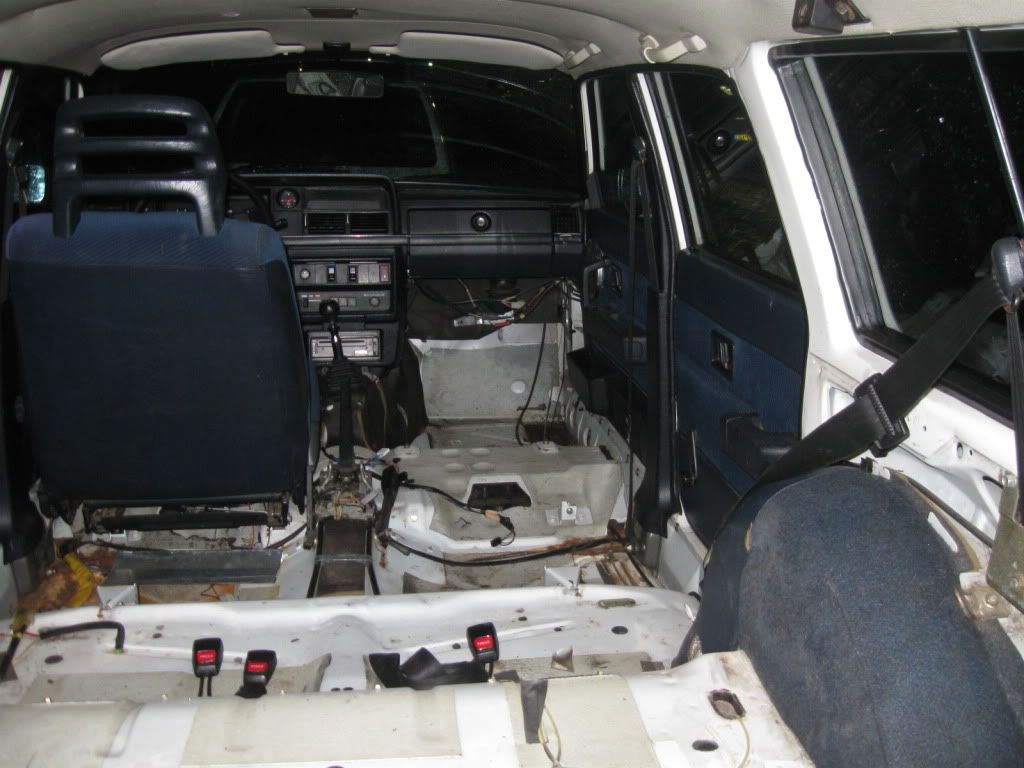 [Afbeelding: volvo240inside.jpg]