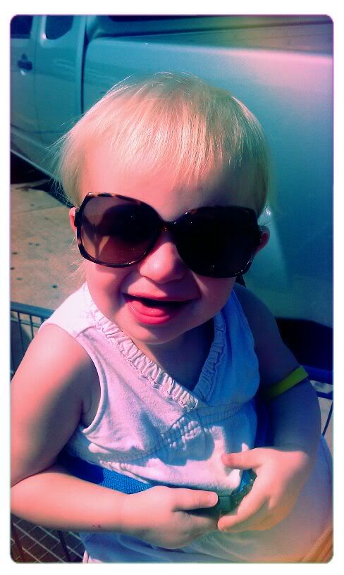 Set: Pro,Filter: X-Process,Vignette: Small Black,Frame: Highlight White,Snapbucket